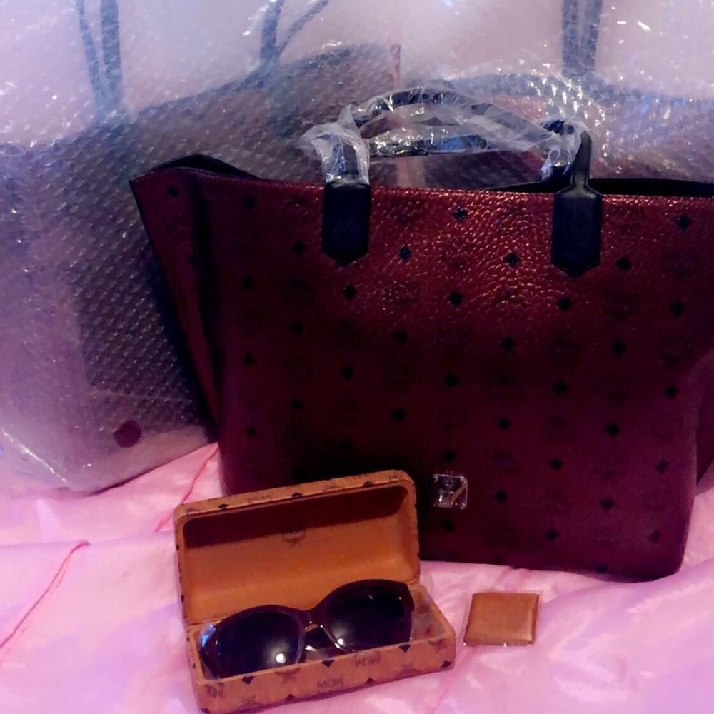 Just showing mcm tote bag...